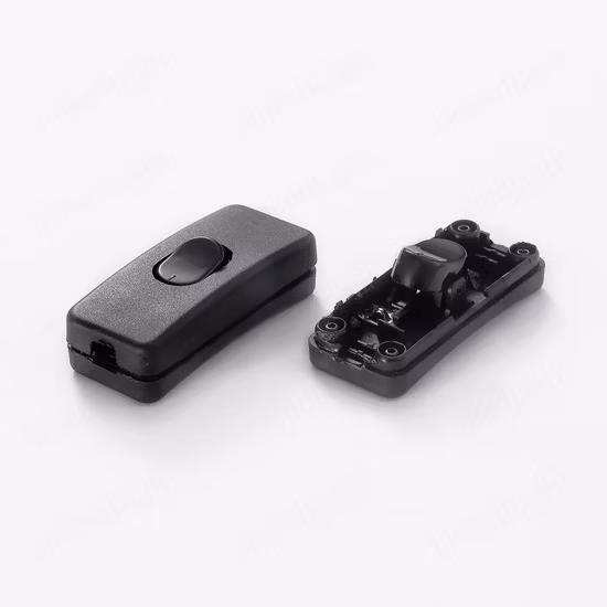 Iluminação estilo nórdico ligada e desligada no interruptor oscilante do cabo de linha